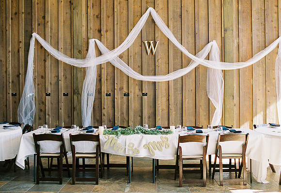 Head table set up at Luna's Trail